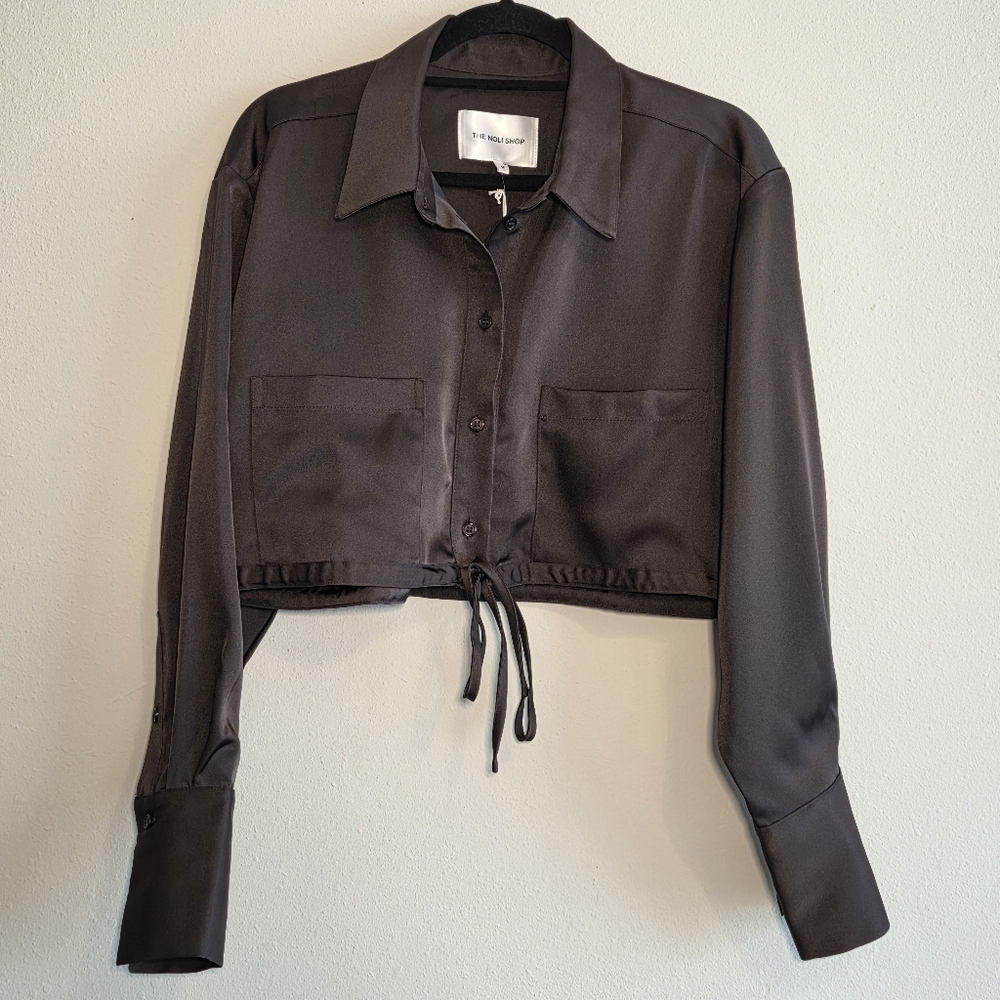 The Noli Shop Patch Pocket Satin Button Up Dark Oak Cropped Relaxed Top Sz M